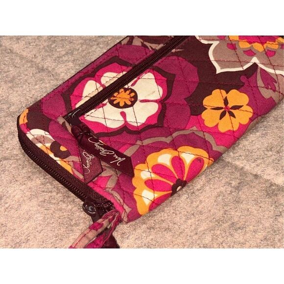 LARGE SPACIOUS VERA BRADLEY Retired Floral Pattern Women's Wallet with Wrist Str - Picture 4 of 7
